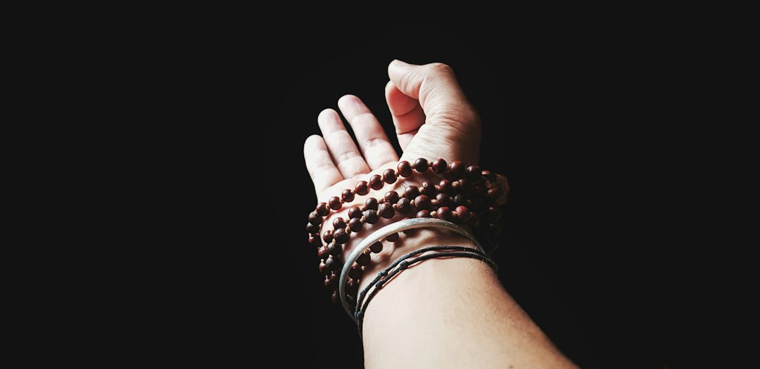 How_to_Quickly_Develop_a_Patina_on_a_Bodhi_Seed_Bracelet_A_C